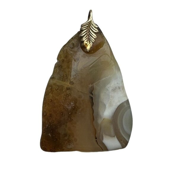 VTG Agate Stone Pendant 1.5" Painted Bird Perched Brass Tone Accent Leaf Signed - Picture 2 of 6